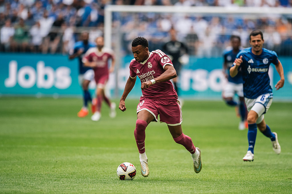 Kylian Mbappé Rilis Sepatu Nike Emas Usai Rebut Golden Boot Piala Dunia 2026