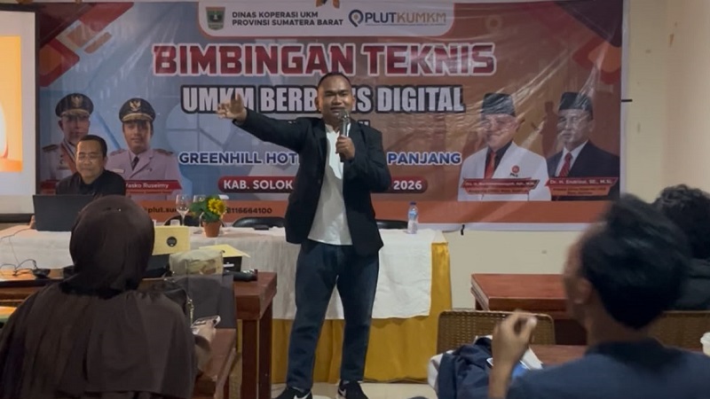 Bimtek UMKM Digital Se-Solok Raya di Alahan Panjang, Pelaku Usaha Diajak Susun Konten Kreatif Berbasis AI