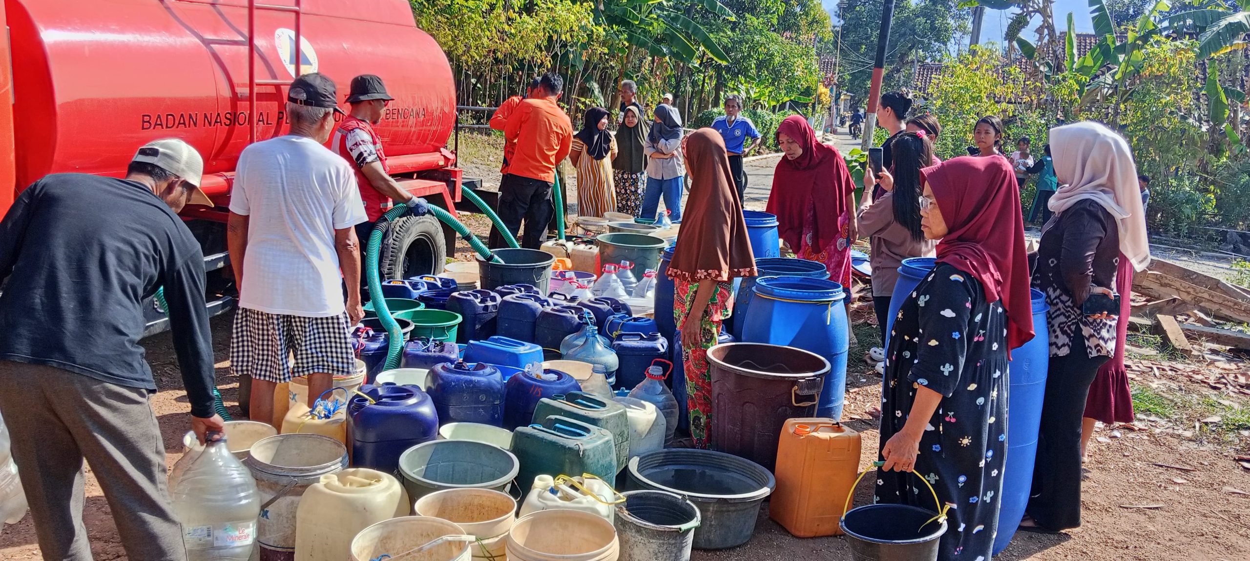 BPBD Sumedang Kirim Air Bersih ke Enam Kecamatan saat Puncak Kemarau, Darmaraja hingga Pamulihan Terdampak