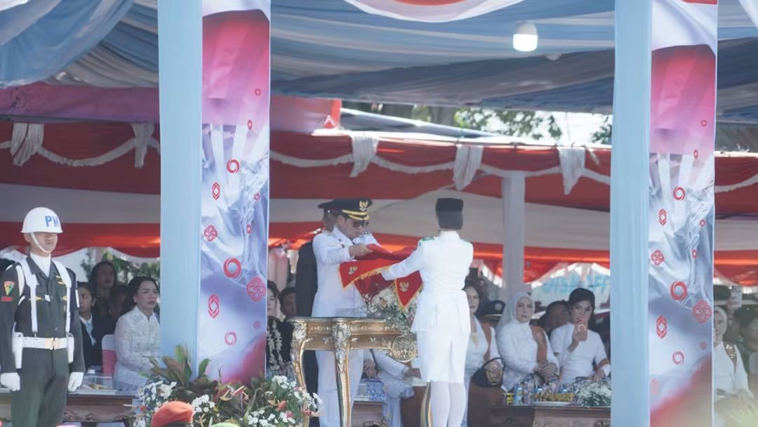HUT ke-81 RI di Bitung: Wali Kota Hengky Honandar Pimpin Upacara, Paskibraka Formasi Angka 81 Curi Perhatian