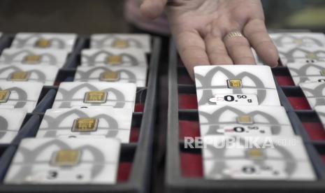Harga Emas Antam Hari Ini Tembus Rp2,7 Juta per Gram, Cetak Rekor Baru di Tengah Ketidakpastian Global dan Pelemahan Dolar AS
