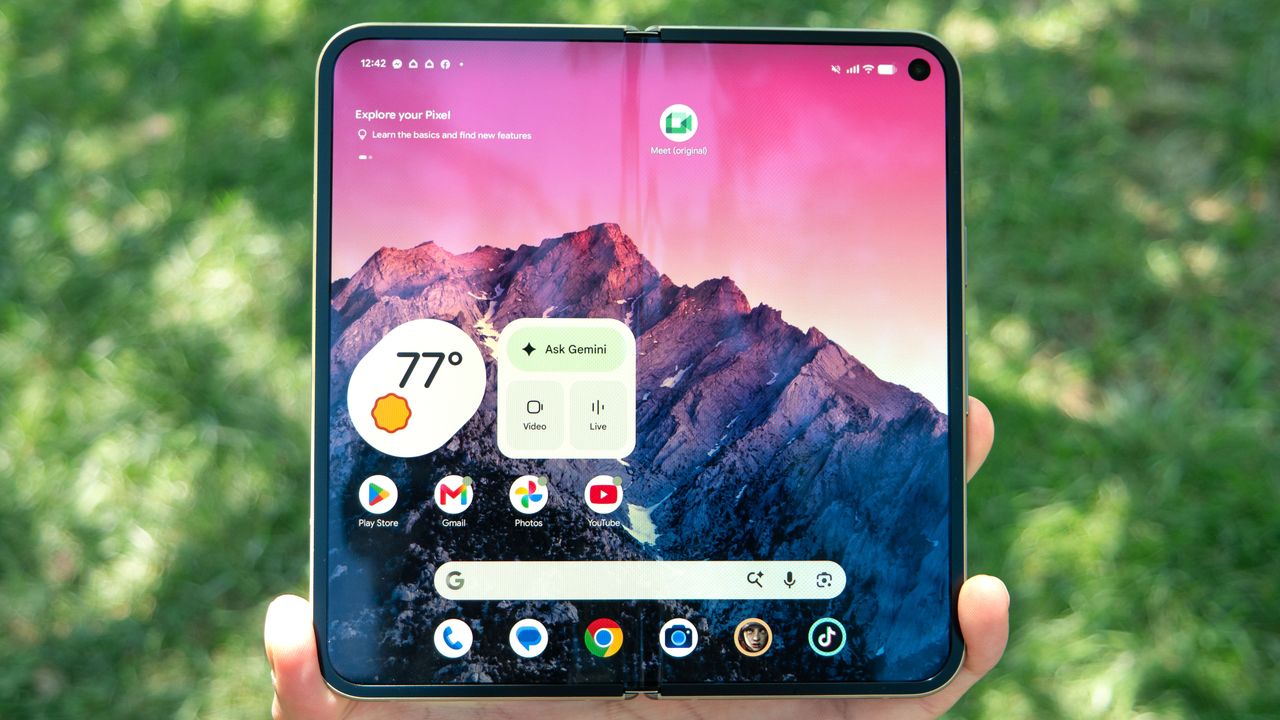 Review Google Pixel 11 Pro Fold: AI Canggih, Tapi Hardware-nya Tertinggal dari Samsung dan Motorola