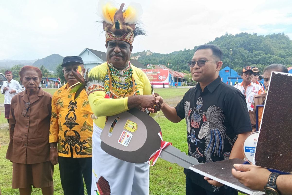 Wali Kota Jayapura Terima 5 Motor Roda Tiga dari Indomaret untuk Angkut Sampah, Sebut Kunci Kolaborasi CSR