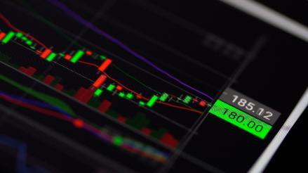 Saham JARR Auto Rejection Atas 25% ke Rp2.970, Rumor Akuisisi BYAN Masih Menggoda Spekulan