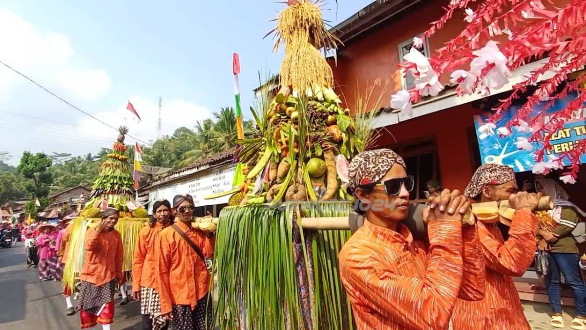 Karnaval Budaya Banyuasin Kembaran Purworejo Hadirkan Gunungan Hasil Bumi dan Kuda Lumping