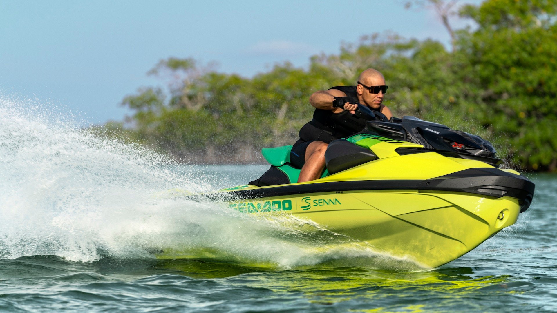 Sea-Doo RXP X Senna 350 Meluncur, Jet Ski 350 HP dengan Livery Helm Ayrton Senna