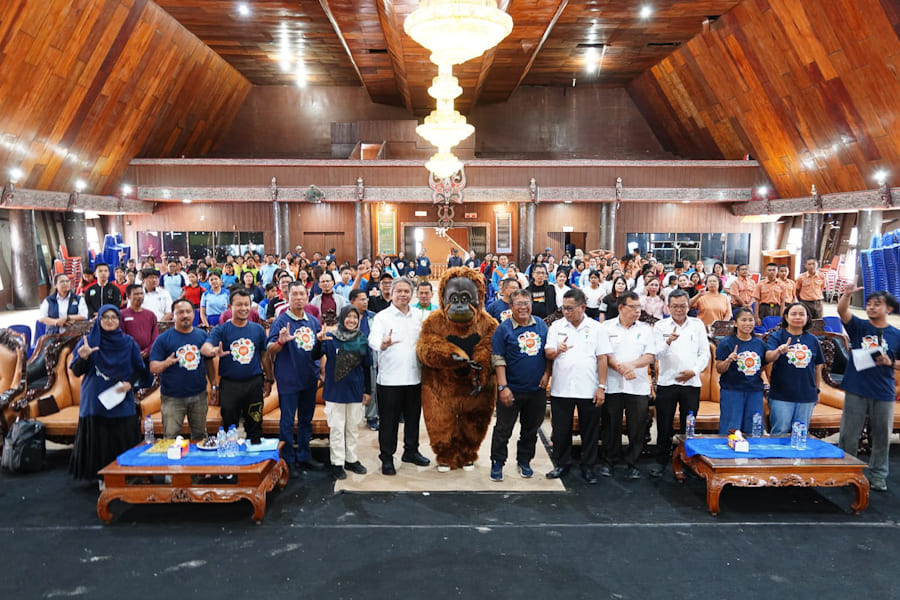 Pemkab Tapanuli Utara Bagikan Bibit Durian ke Warga Perbatasan Hutan demi Jaga Habitat Orangutan Tapanuli, Ratusan Pelajar Diajak Konservasi