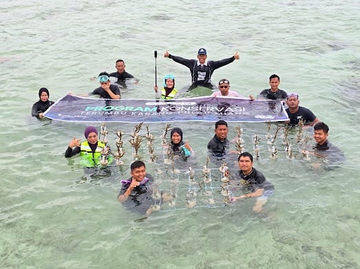PAMA Tanam 500 Fragmen Karang di Pulau Miang, Target Hidupkan Kembali Ekosistem Laut Kutai Timur