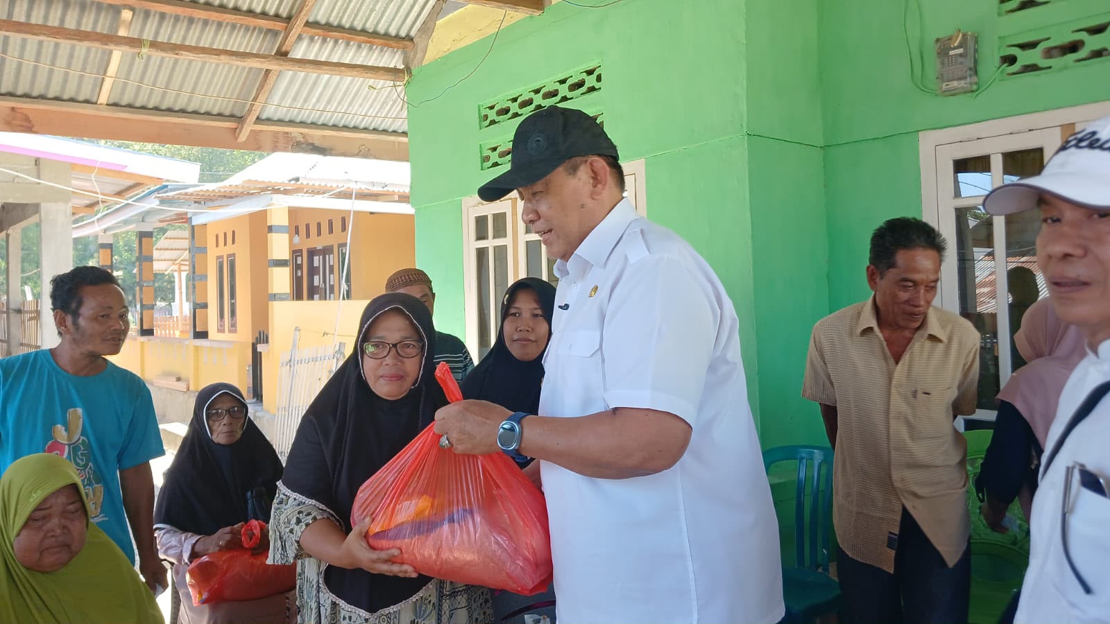 Bantuan Pangan SPHP 2026 Disalurkan ke 52 KK di Desa Huangobotu, Paket Berisi Beras, Gula, dan Minyak Goreng