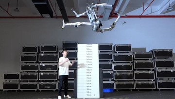 Unitree Robot Humanoid Superman Mampu Lompat 2 Meter dan Lari 12,66 Meter per Detik