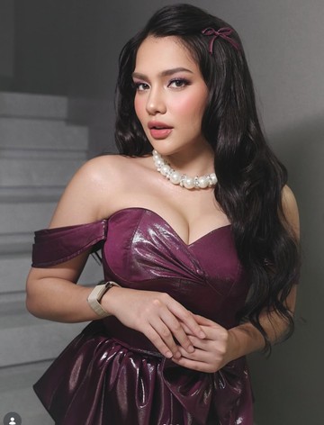 Davina Karamoy Rayakan Ulang Tahun ke-24 dengan Nuansa Ungu Glamor