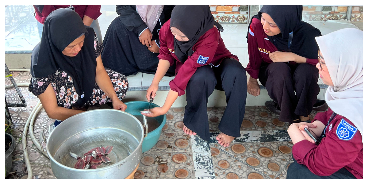 KKM 64 UNIBA Dampingi UMKM Dendeng Ikan di Desa Argawana, Branding dan Pemasaran Digital Jadi Fokus Utama