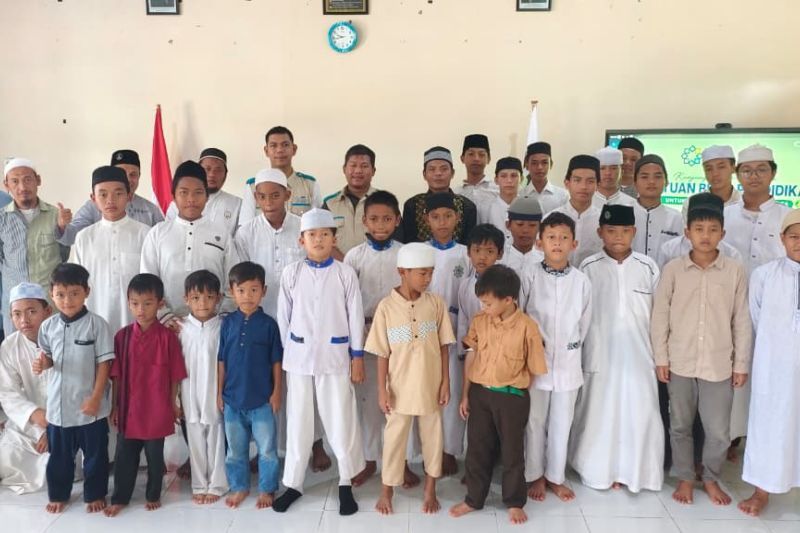 YBM PLN Salurkan Bantuan Pendidikan untuk 58 Santri Yatim dan Dhuafa di Pesantren Hidayatullah Palangka Raya