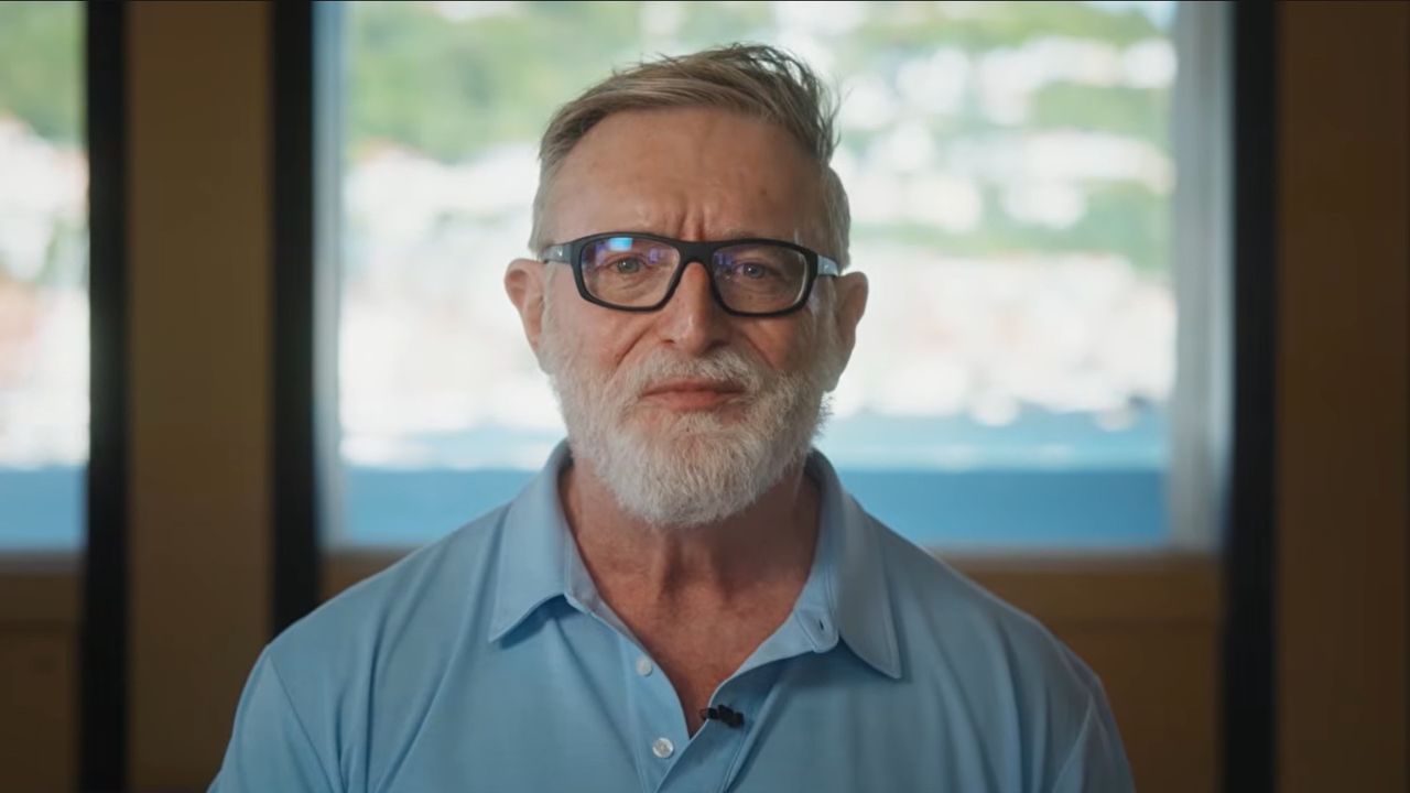 Transformasi Gabe Newell di The International 2026 Curi Perhatian, Netizen Sebut Mirip Hugh Jackman