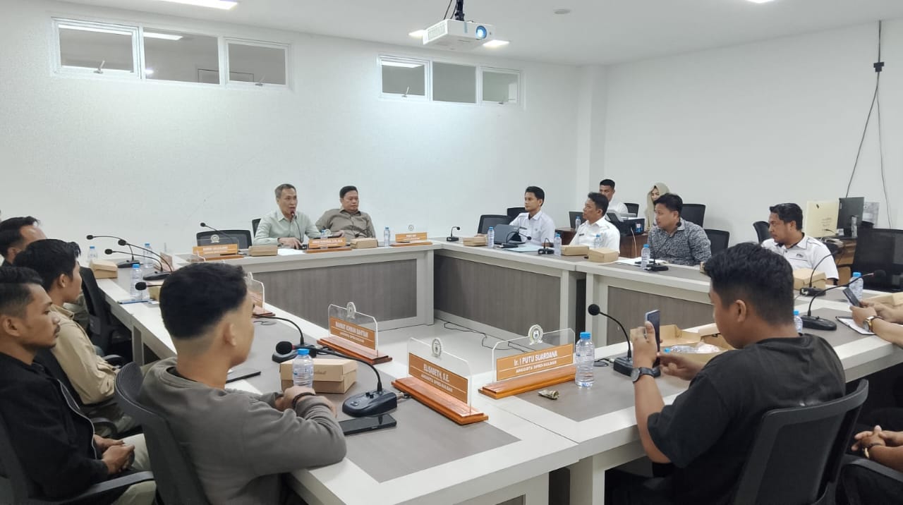 ESDM Sulbar Paparkan Aturan Genset di DPRD, SLO dan SKTTK Wajib bagi Pemilik di Mamuju