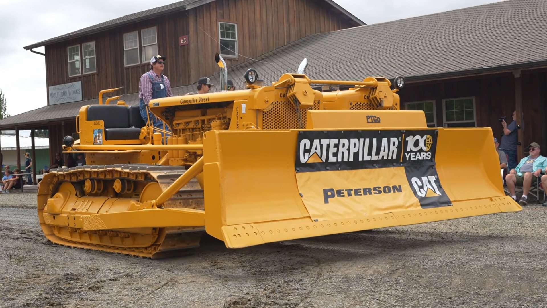 CAT D8 Twin Dozer Mesin Ganda Karya Dealer Caterpillar Ini Hidup Lagi Setelah 70 Tahun