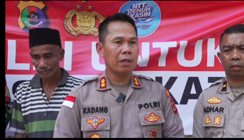 Polres Manggarai Barat Salurkan Bantuan Sembako dan Bahan Bangunan untuk Warga Terdampak Gempa di Dusun Lemes