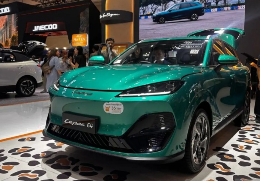 Lepas E4 EV Resmi Dipamerkan di GIIAS 2026, Harga Rp 339 Juta dengan Jarak Tempuh 600 Km