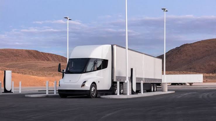 Tesla Semi Siap Debut di Eropa September 2026: Tenaga 1.072 HP dan Jarak Tempuh 805 km