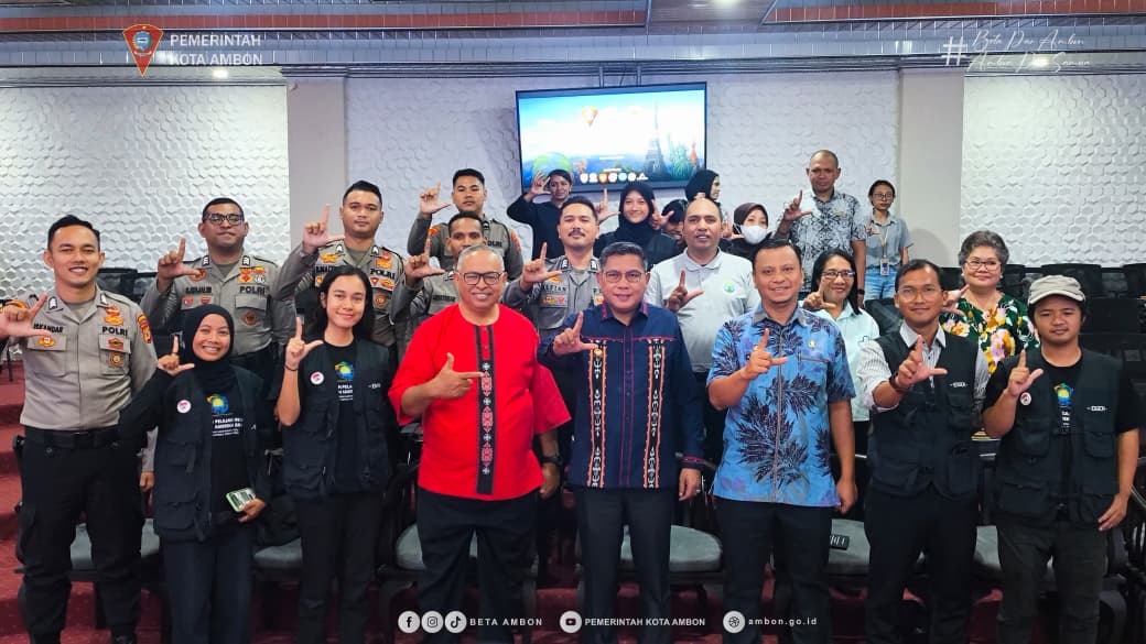 Pemkot Ambon Pasang Trash Boom di 3 Muara Sungai, Target Perluas ke 9 Titik Atasi Sampah ke Teluk Ambon