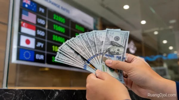 Kurs Dolar AS di BCA, Mandiri, BRI, dan BNI Hari Ini: Rupiah Menguat, Begini Cara Cek Sebelum Transaksi