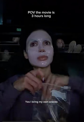 Viral, Influencer @np.miranda Lakukan Skincare Lengkap di Bioskop, Tuai Perdebatan Etika