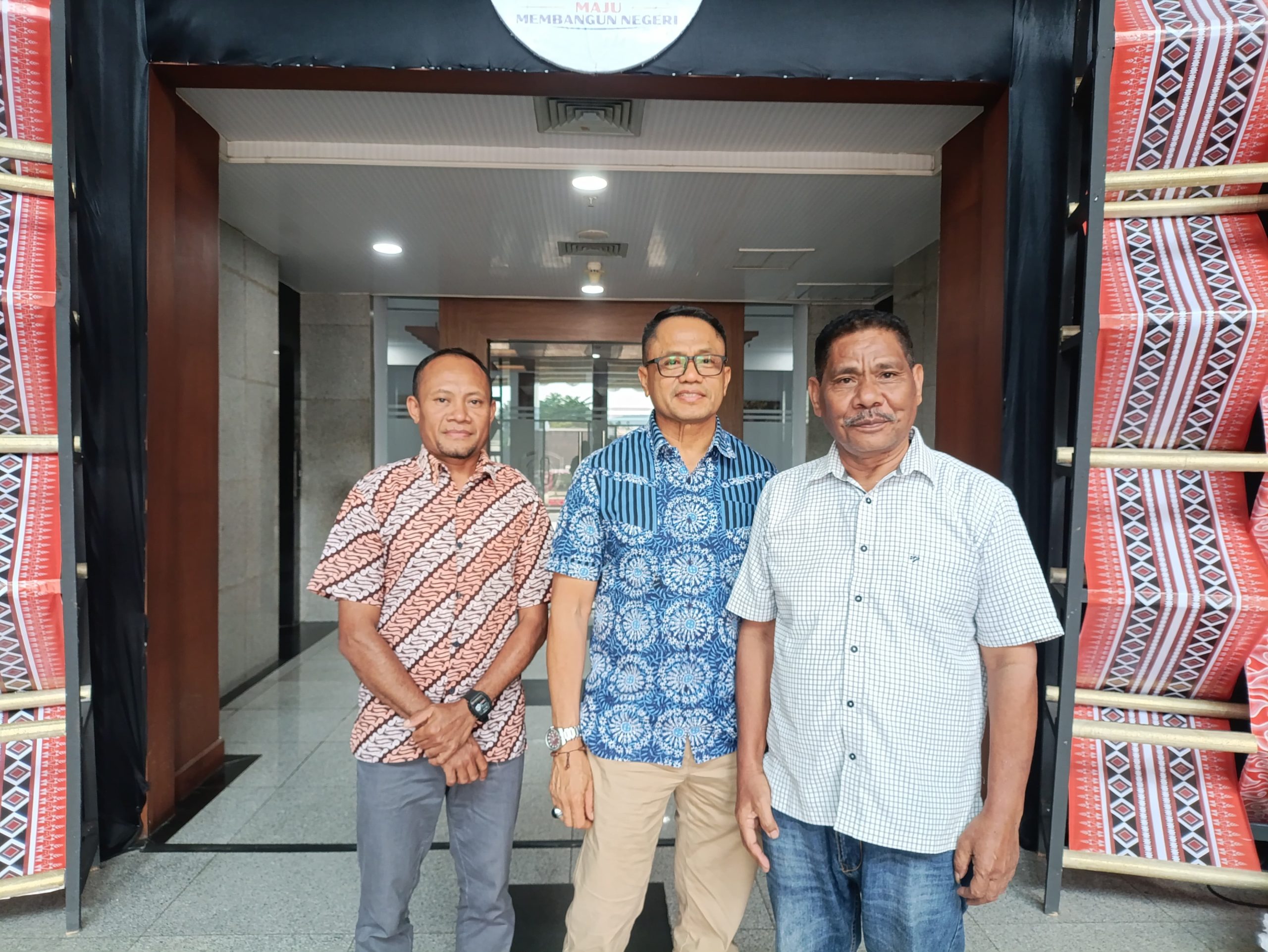 Raja Manusela Marxion Eyale Sampaikan Apresiasi ke Gubernur Maluku, Dorong Kejelasan Tapal Batas dan Ruang Hidup Warga Seram Utara
