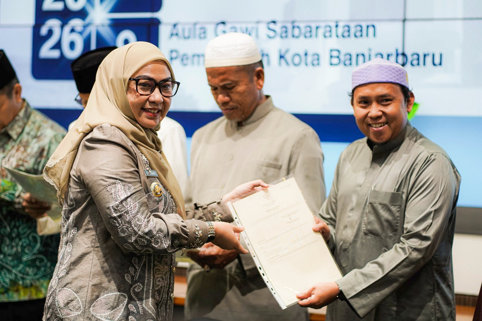 104 Sertifikat Tanah Wakaf Diserahkan ke 53 Lembaga di Banjarbaru, Pemkot Pastikan Legalitas Aset Masjid hingga Alkah