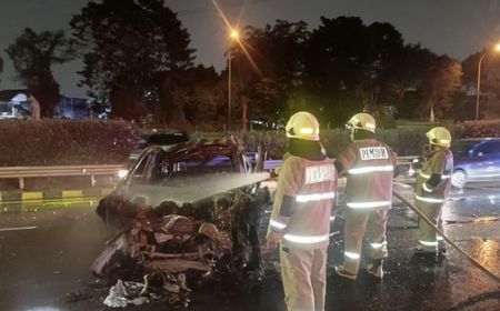 Kecelakaan Maut Tol Jagorawi: Mercy Tabrak Truk Trailer, Dua Orang Tewas Terpanggang