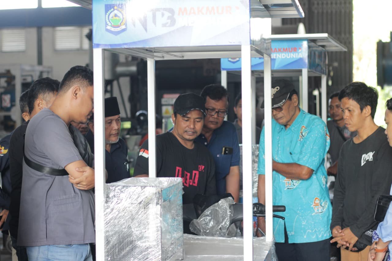 BRIDA NTB Serahkan 10 Gerobak Listrik Karya Anak Daerah untuk PKL, Begini Nasib Biaya Operasionalnya