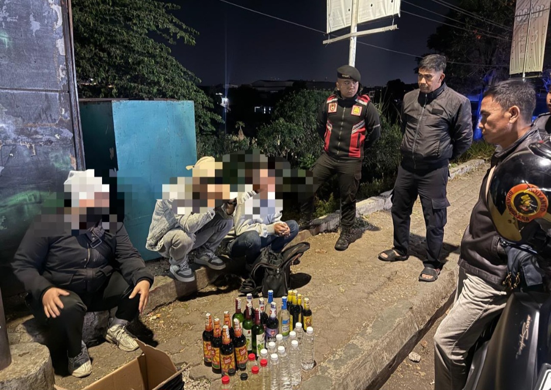 Operasi Libas Lodaya di Kerkof Garut: Polisi Ciduk 5 Pengedar Miras, Sita 50 Botol Berbagai Jenis