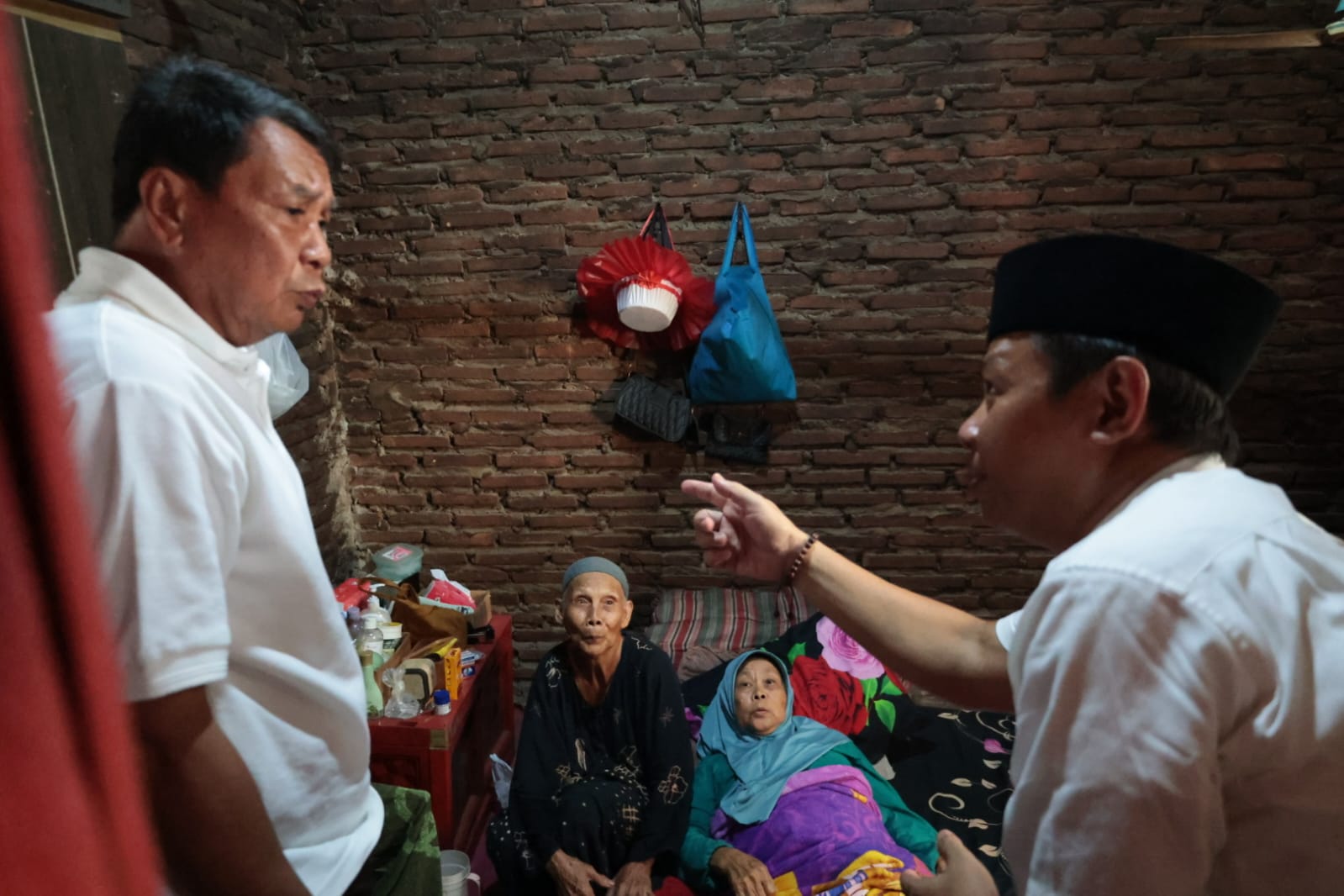 Bupati Tangerang Maesyal Rasyid Tinjau Rumah Warga Roboh di Kali Asin, Pembangunan Kembali Dimulai Minggu Ini
