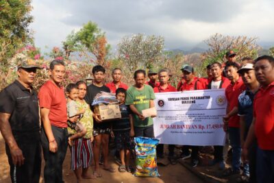 Wabup Buleleng Gede Supriatna Turun Langsung ke Desa Patas, Yayasan Pande Paramartha Serahkan Bantuan untuk Korban Kebakaran