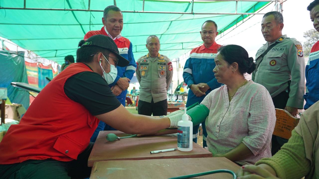 Pertamina Buka Posko Kesehatan Gratis untuk Pengungsi Gempa di Reo, Layani Balita hingga Lansia