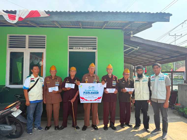 YBM PLN Singkawang Salurkan Bantuan ke 5 Veteran, Ketua Legiun: Kami Merasa Tetap Diingat