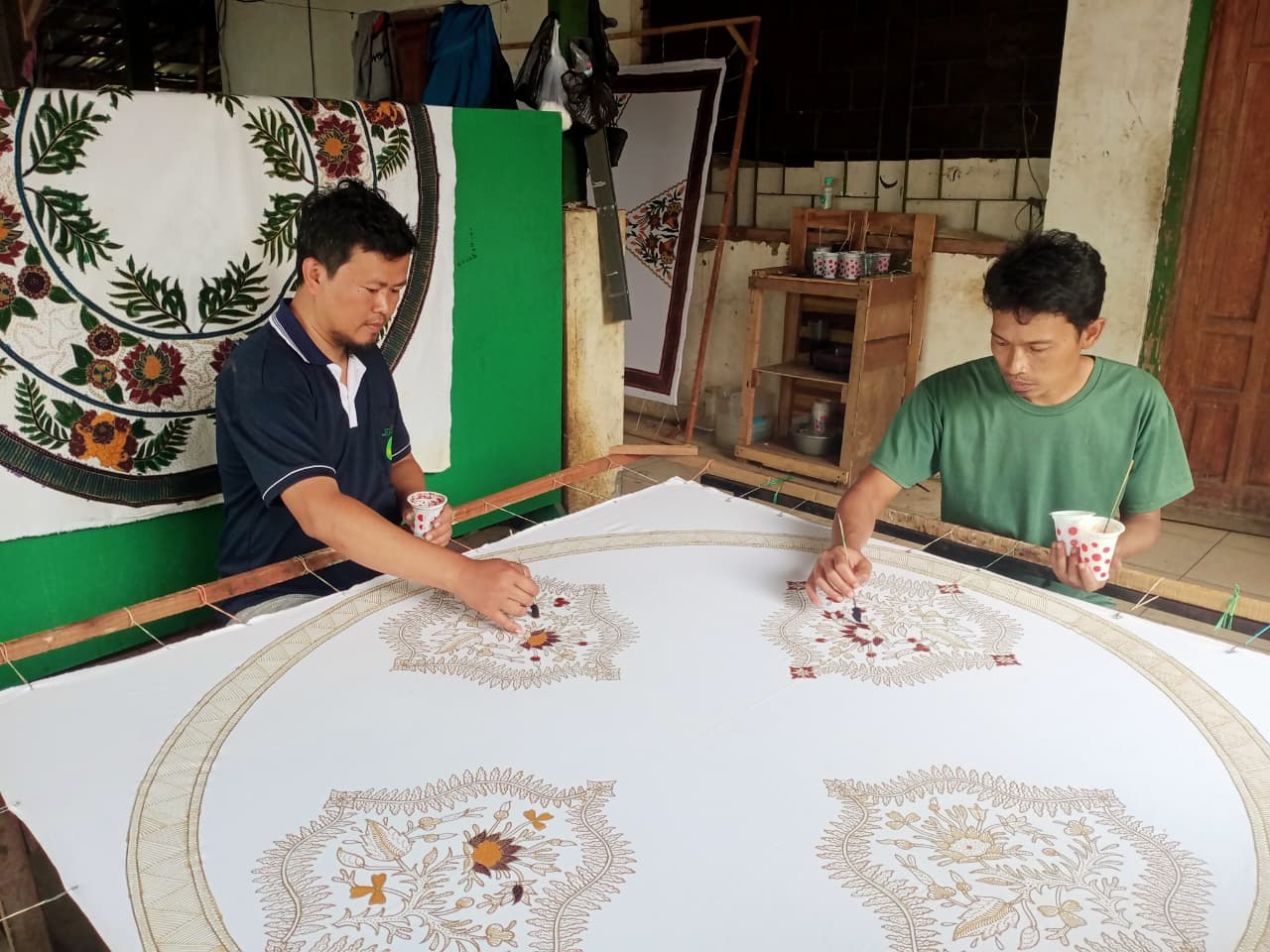 Daya Beli Lesu, Omzet Batik Olive Kota Batu Turun Drastis: Begini Jurus Bertahan di Tengah Badai Ekonomi