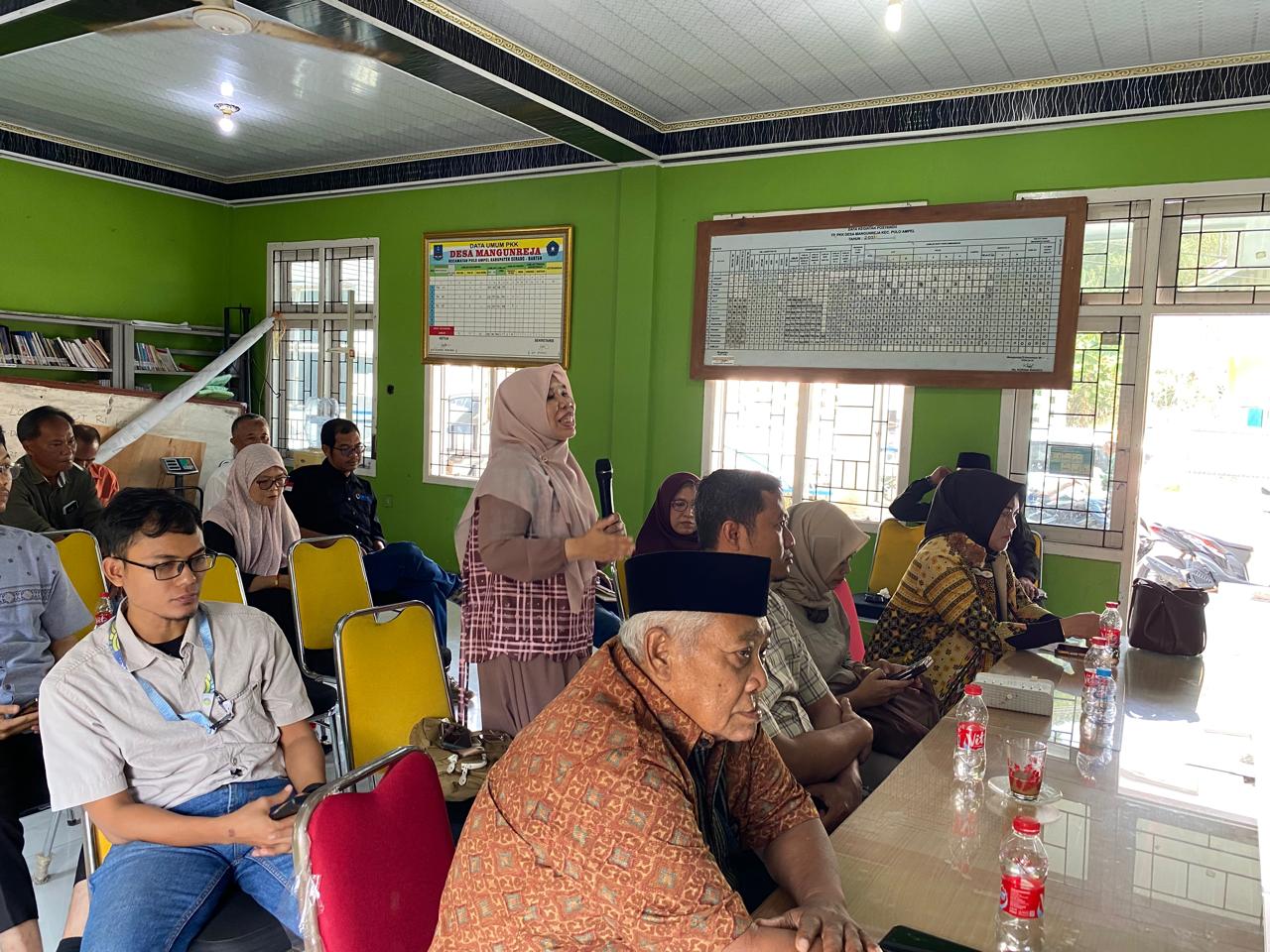 CAC UNSERA dan PT Inti Everspring Jajaki Kolaborasi Atasi Sampah di Desa Mangunreja, Fokus pada Perubahan Perilaku Warga