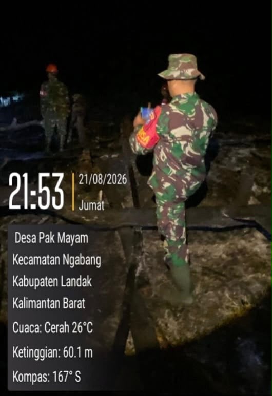 Koramil 1210-06/Ngabang Pantau Titik Panas Karhutla di Desa Pak Mayam, 1,5 Hektare Lahan Terdampak