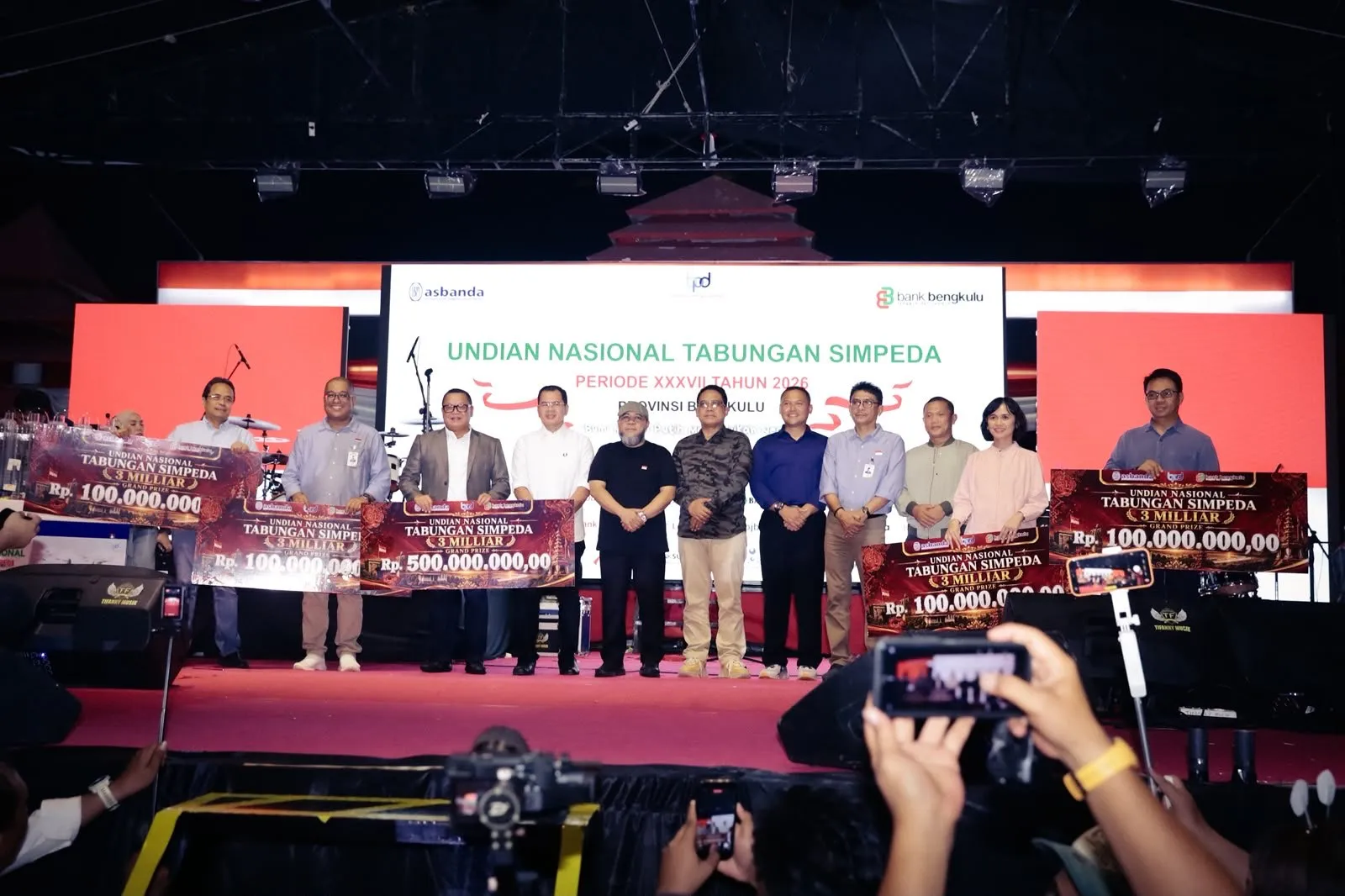 Band Ungu Meriahkan Malam Puncak Undian Simpeda di Bengkulu, Ketua Asbanda Sebut Kepercayaan Nasabah Hadiah Terbesar
