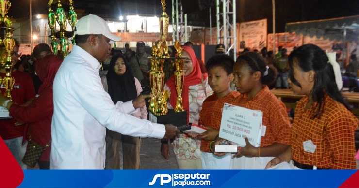 Bupati Asmat Naikkan Hadiah Lomba Cerdas Cermat HUT ke-81 RI, Juara 1 SMA Raih Rp 20 Juta