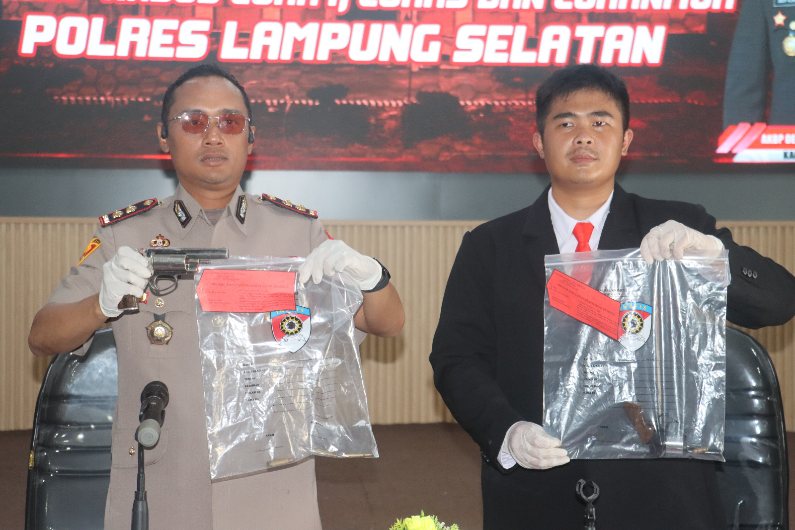 Polres Lampung Selatan Terima Dua Senpi Rakitan dari Warga Katibung dan Jati Agung, Empat Butir Amunisi Ikut Diamankan