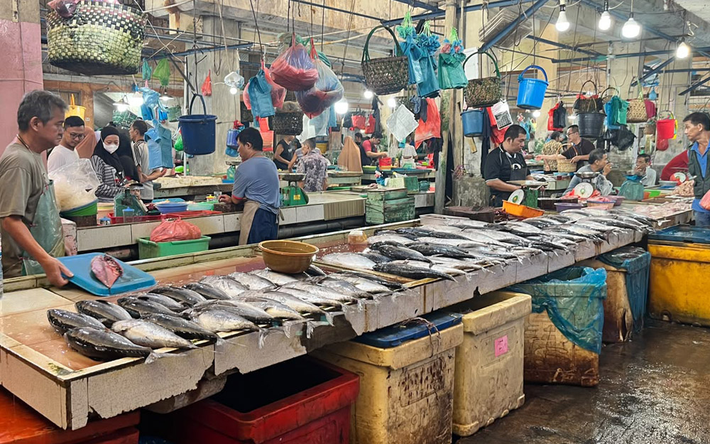 Gelombang Tinggi Kepri Bikin Harga Ikan dan Cabai Hijau di Tanjungpinang Meroket, Nelayan Tak Berani Melaut