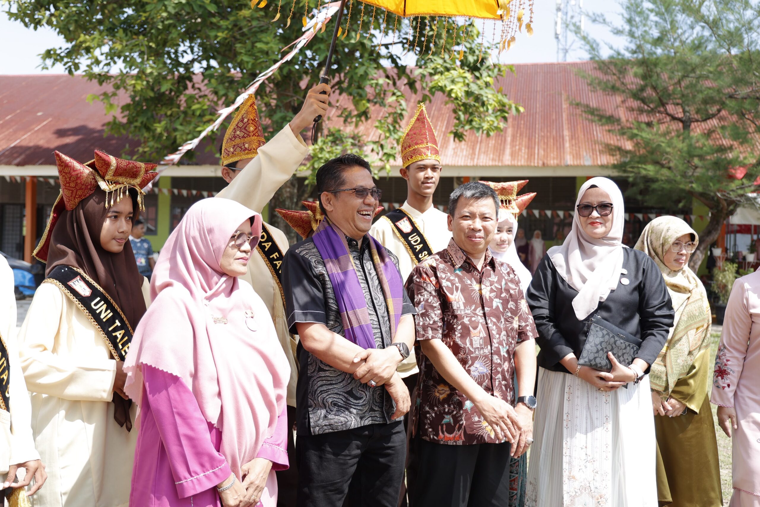 Wakil Ketua DPRD Sumbar Evi Yandri Serap Aspirasi SMAN 12 Padang, Guru Keluhkan Meja Kursi hingga Air Bersih Usai Banjir Bandang
