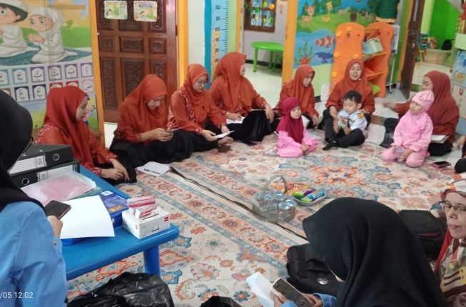 Tim PkM Polsri Latih Guru TK IT ASRI Palembang Kelola Arsip Manual Sesuai Standar Kearsipan Baku