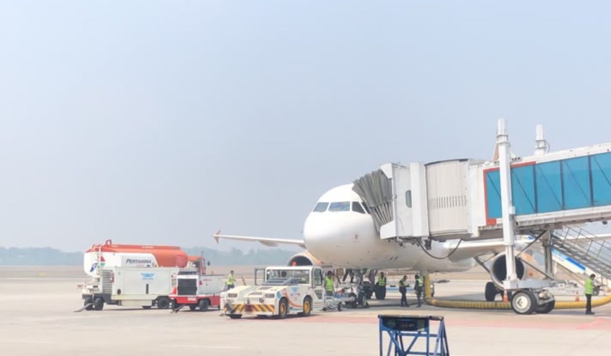 Kabut Asap Pekat Selimuti Palembang, Operasional Penerbangan Bandara SMB II Tetap Normal dan Tepat Waktu