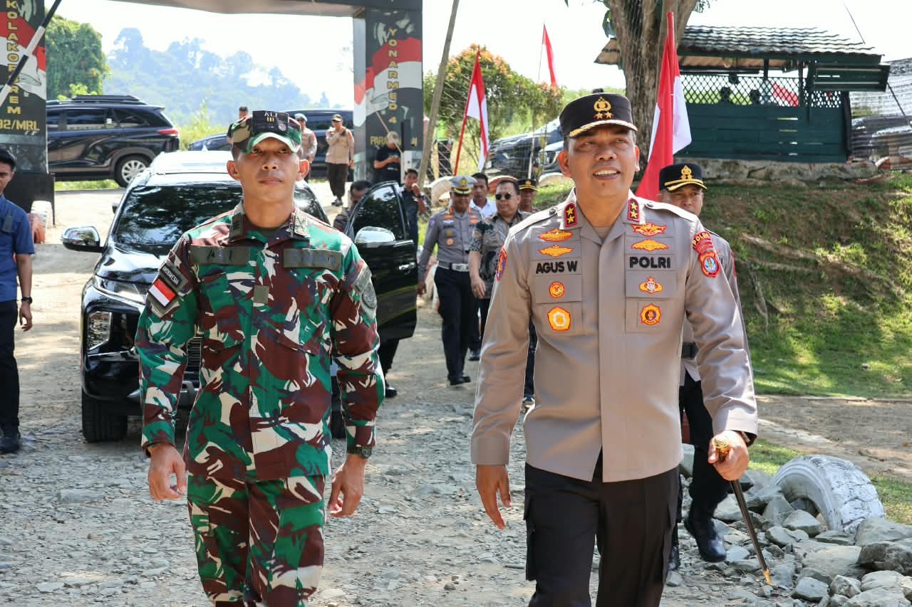 Kapolda Kalimantan Utara Sambangi Satgas Pamtas Yonarmed 4/Parahyangan di Malinau, Tegaskan Soliditas TNI–Polri Jaga Perbatasan RI–Malaysia