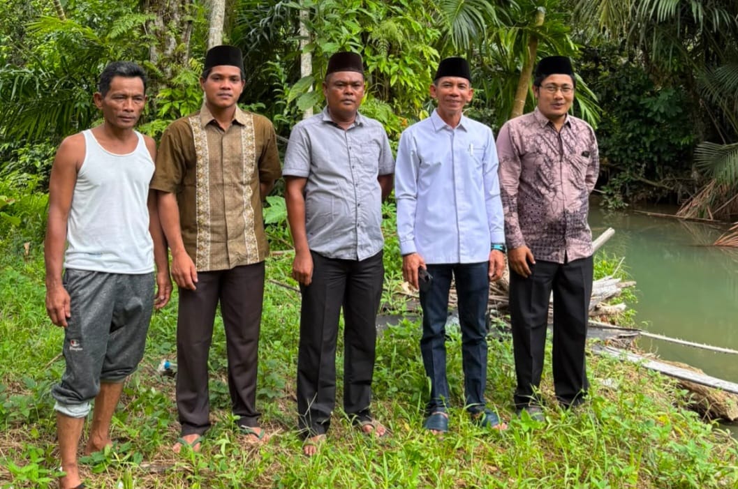 Banjir Lahan Produksi di Gunung Tuleh Pasbar, Anggota DPRD Sumbar Ali Muda Tinjau Langsung Jalan dan Aliran Sungai