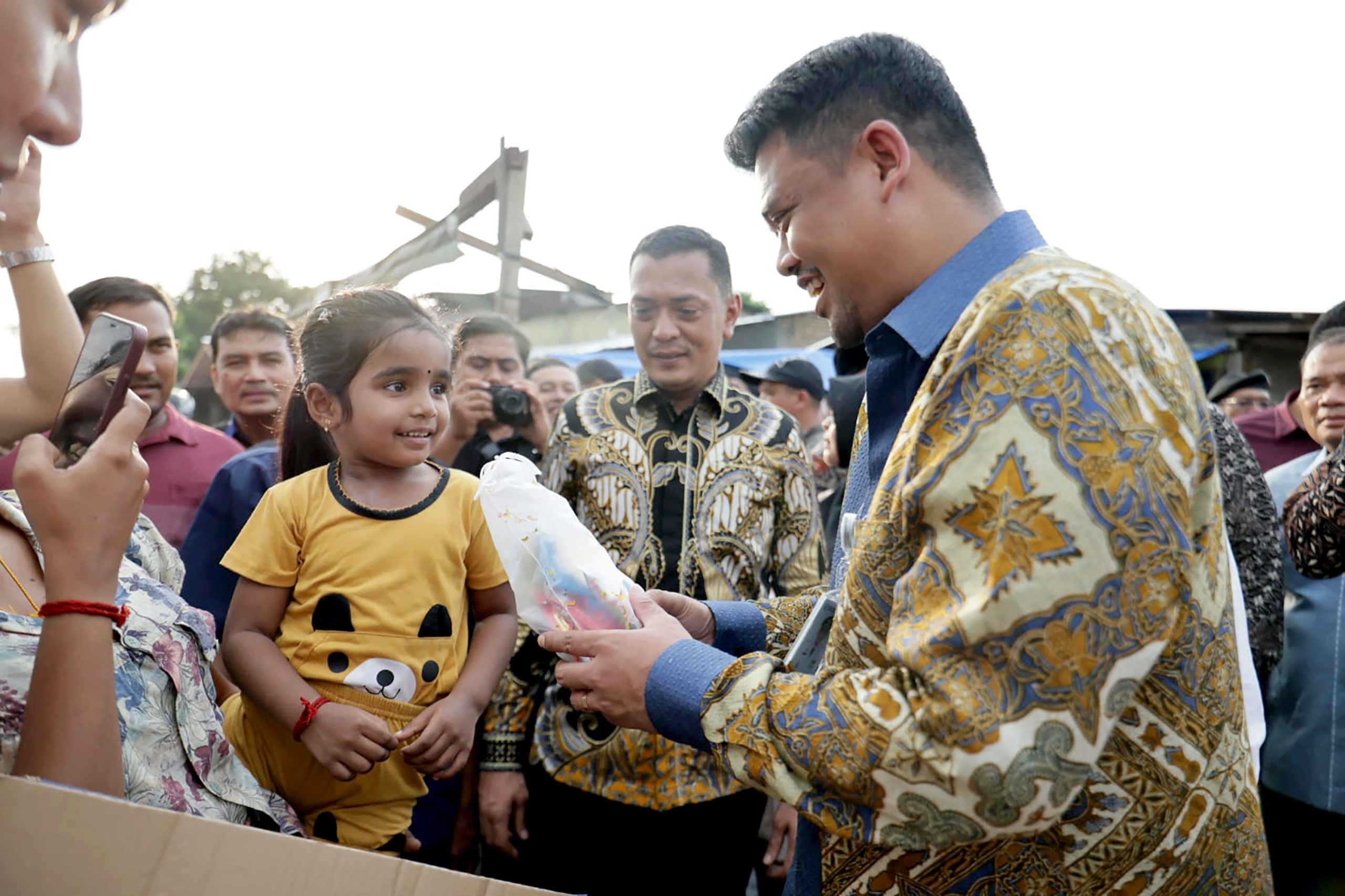 Bobby Nasution Tinjau Rumah Rusak Akibat Puting Beliung di Medan Johor, Pastikan 167 Unit Dibangun Tuntas