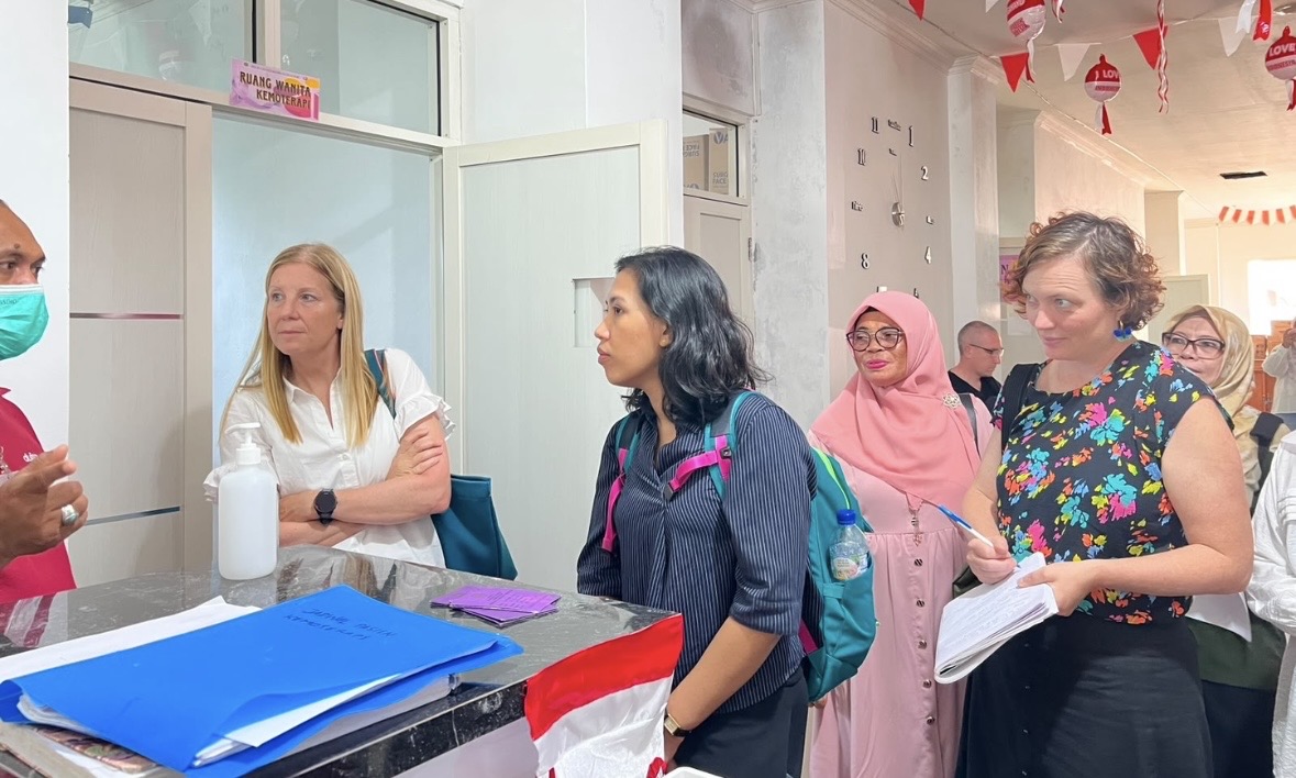 Tim Universitas Sydney dan Kemenkes Tinjau RSUD Chasan Boesoirie Ternate untuk Percepat Eliminasi Kanker Serviks di Maluku Utara