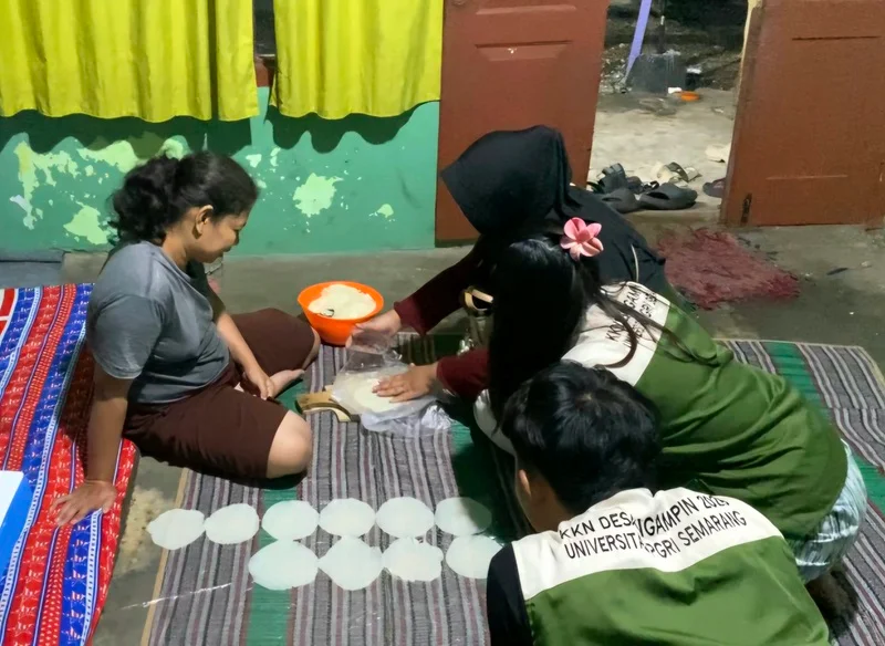 KKN UPGRIS Bantu Promosikan Opak Gendar Ngampin Ambarawa, Kuliner Tradisional Tembus Pasar Luar Kota